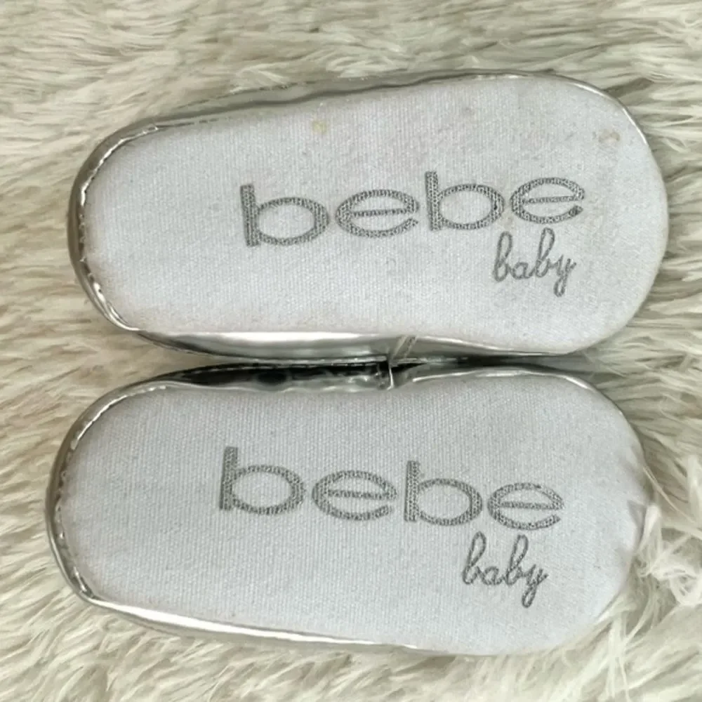 bebe Baby Crib Sneakers Size‎ 2 (3-6 months)